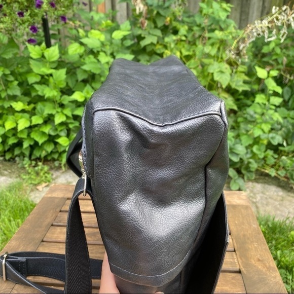 NWOT Thirty-One Black Faux Leather Backpack - Picture 9 of 12